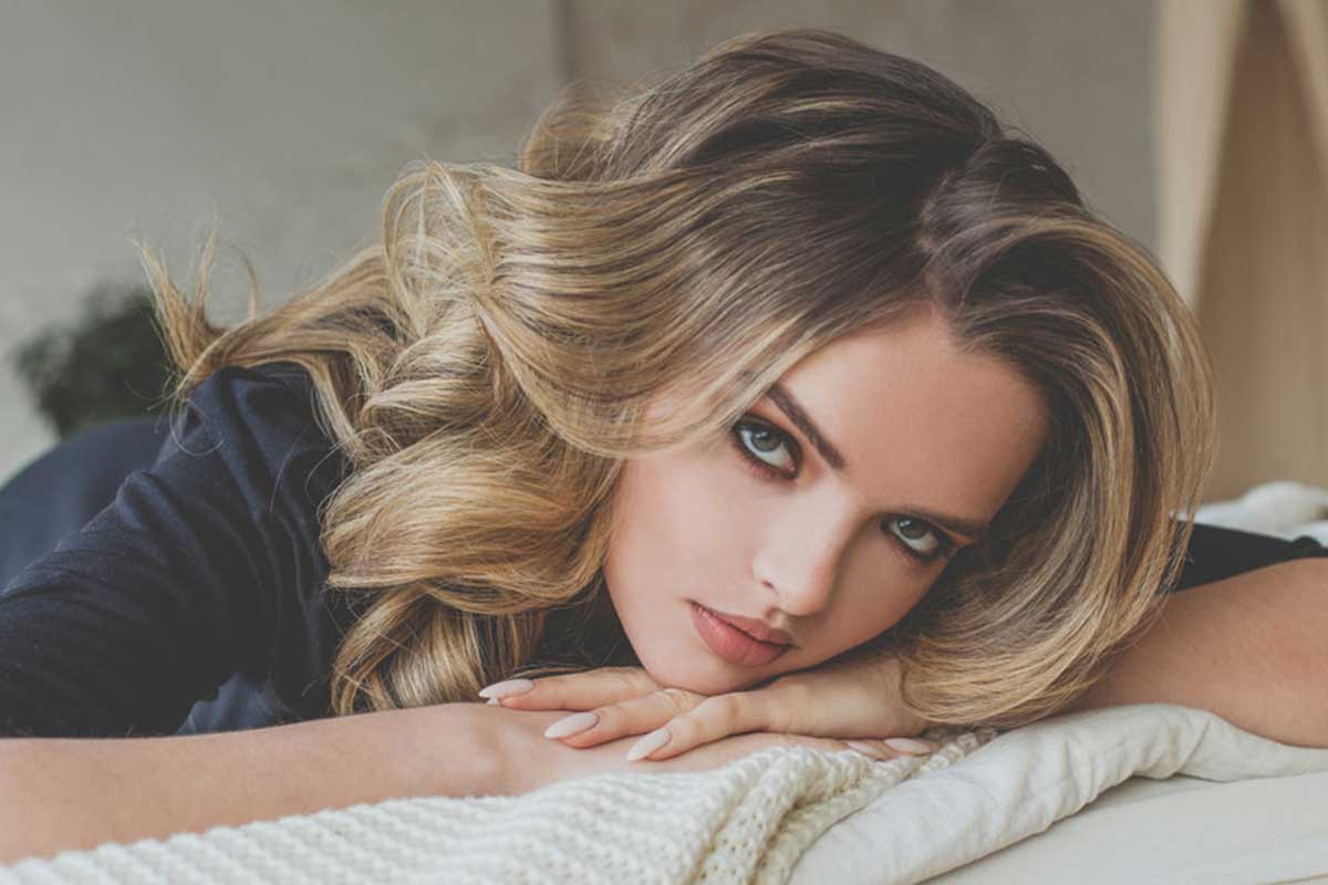 Coloration en balayage : Quelles sont les couleurs à la mode ?