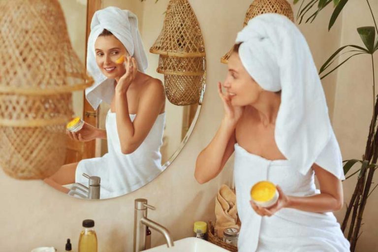 Masque de visage au curcuma – 3 recettes maison