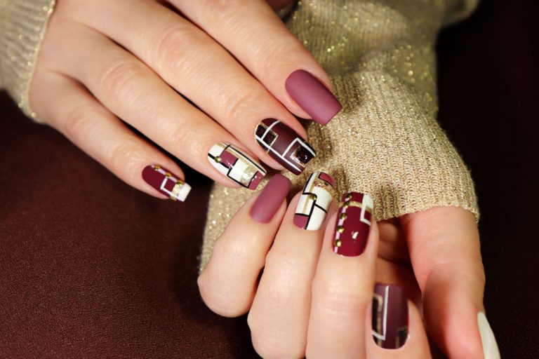 Comment retirer des faux ongles en capsules ou en gel