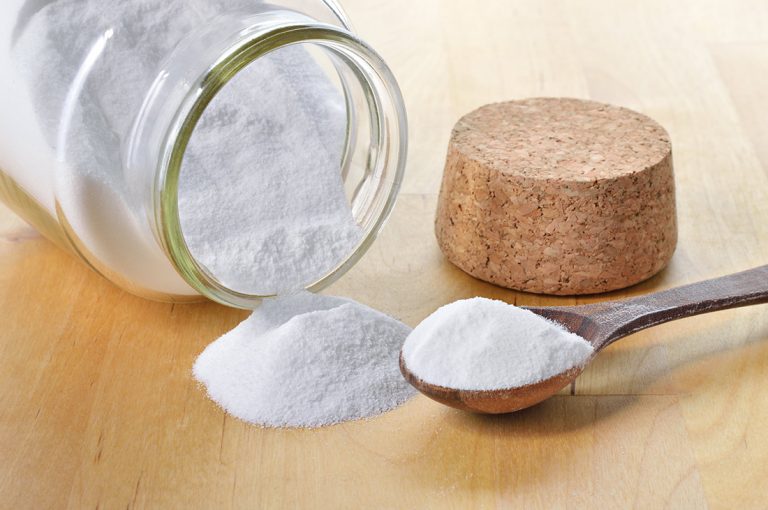 Bicarbonate de soude : Les propriétés naturelles pour les cheveux 