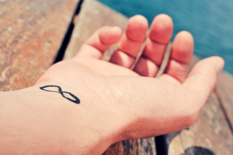 20 petits tatouages irrésistibles pour femme en 2022