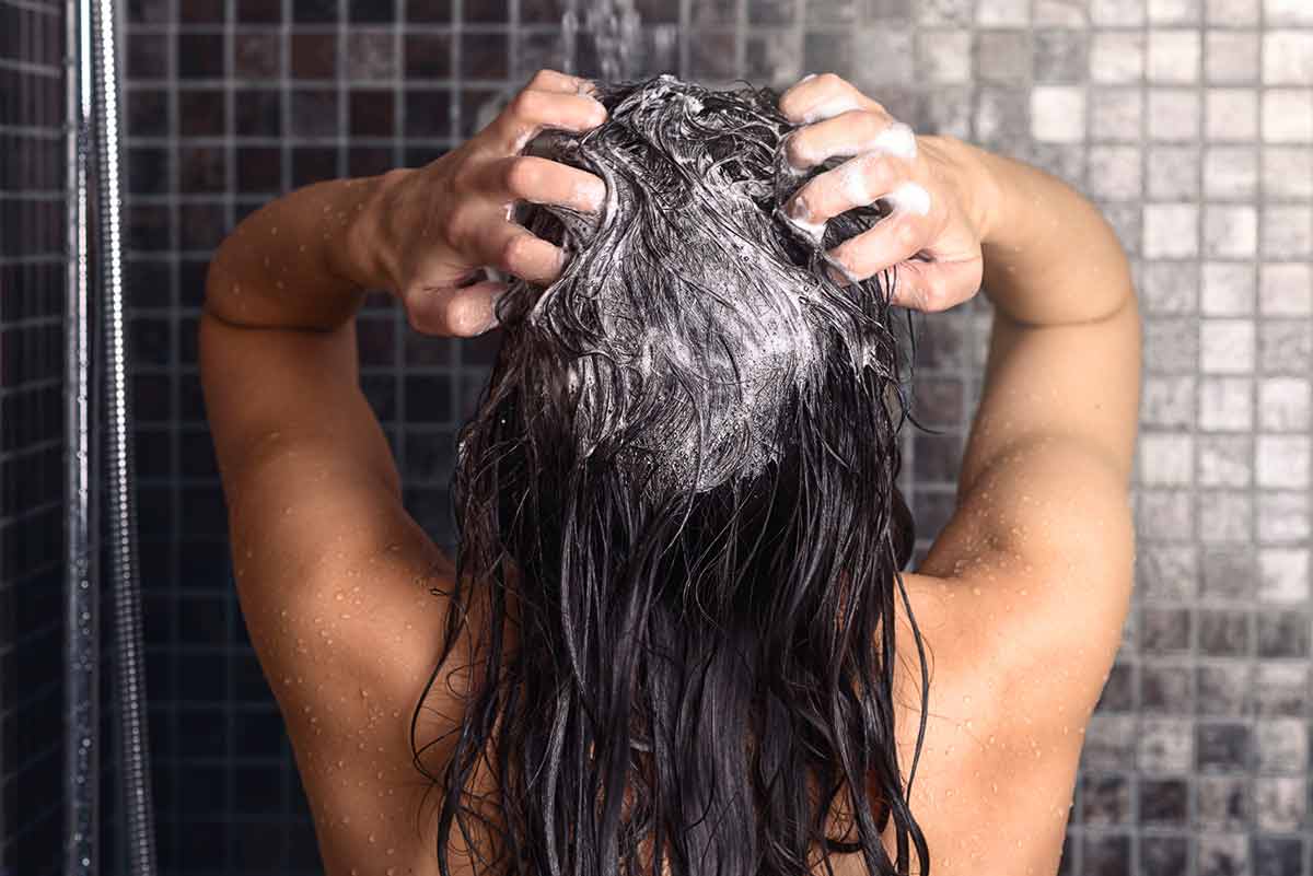 A quelle fréquence se laver ses cheveux pour ne pas les abîmer ?