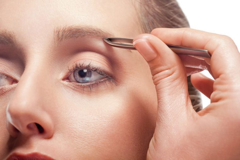 Epilation à la pince : 5 conseils pour un rendu parfait !