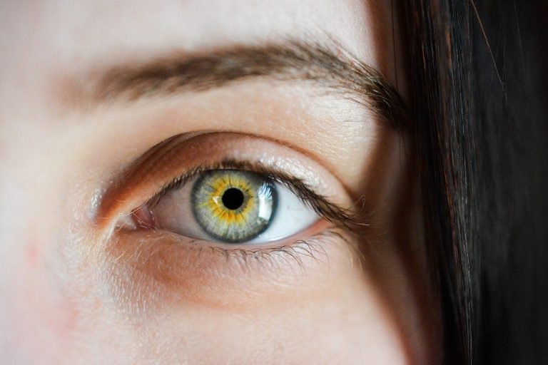 Epilation des sourcils : les 3 meilleures méthodes 