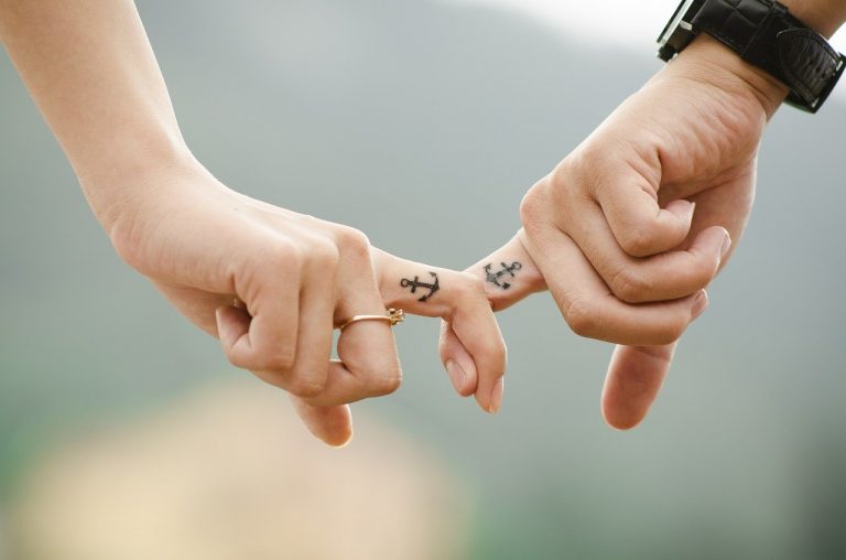 15 plus beaux tatouages pour couple à partager