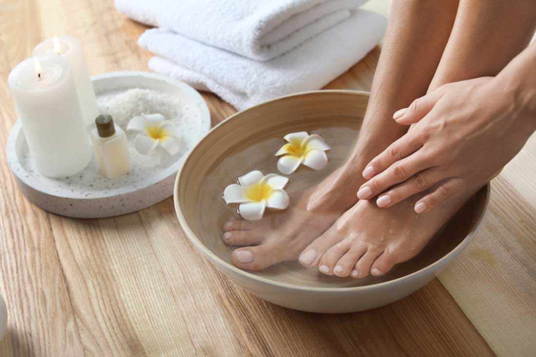Bain de pieds relaxant : 3 recettes naturelles de grand-mère