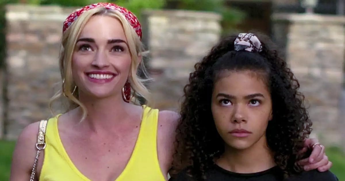 Ginny & Georgia saison 2 : Un faucon s’invite sur le tournage !