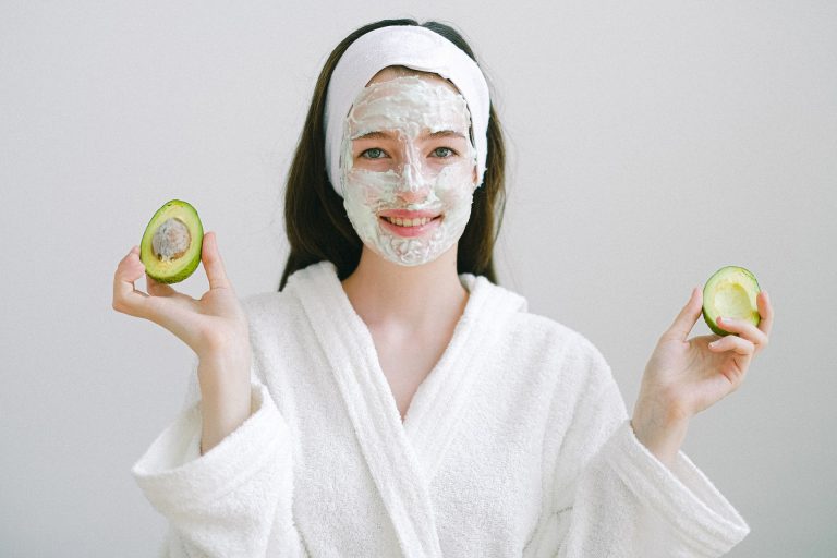 5 recettes de masque pour visage à base d’avocat à absolument essayer