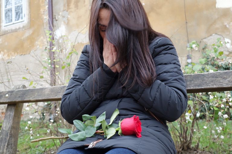 Verseau : pourquoi suis-je malheureuse en amour ? Quels signes astrologiques dois-je éviter ?