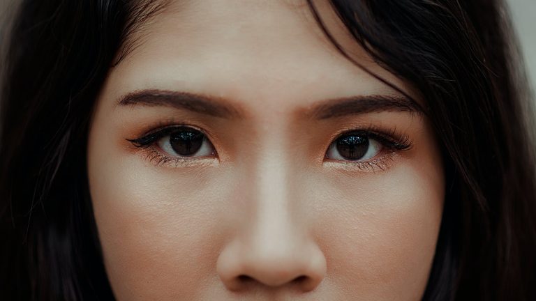 Microblading sourcils : la nouvelle tendance beauté 2022