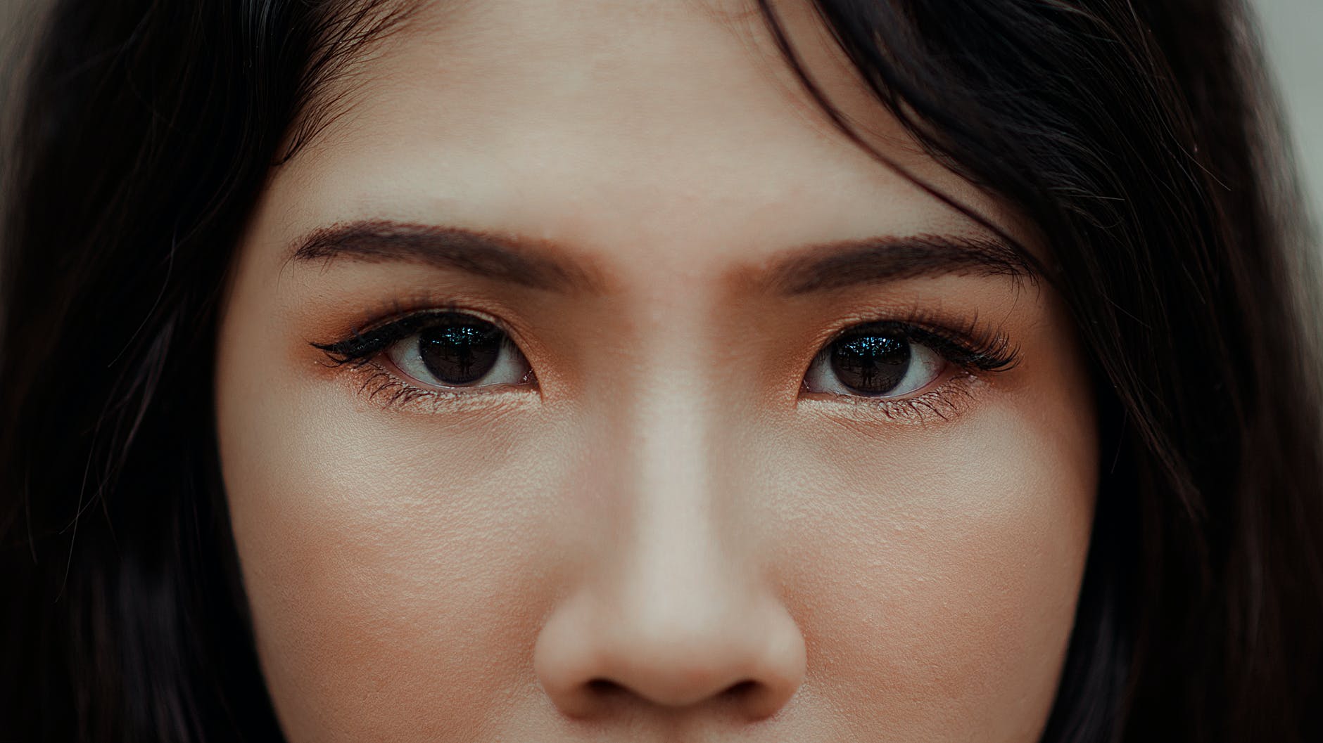 Microblading sourcils : la nouvelle tendance beauté 2022
