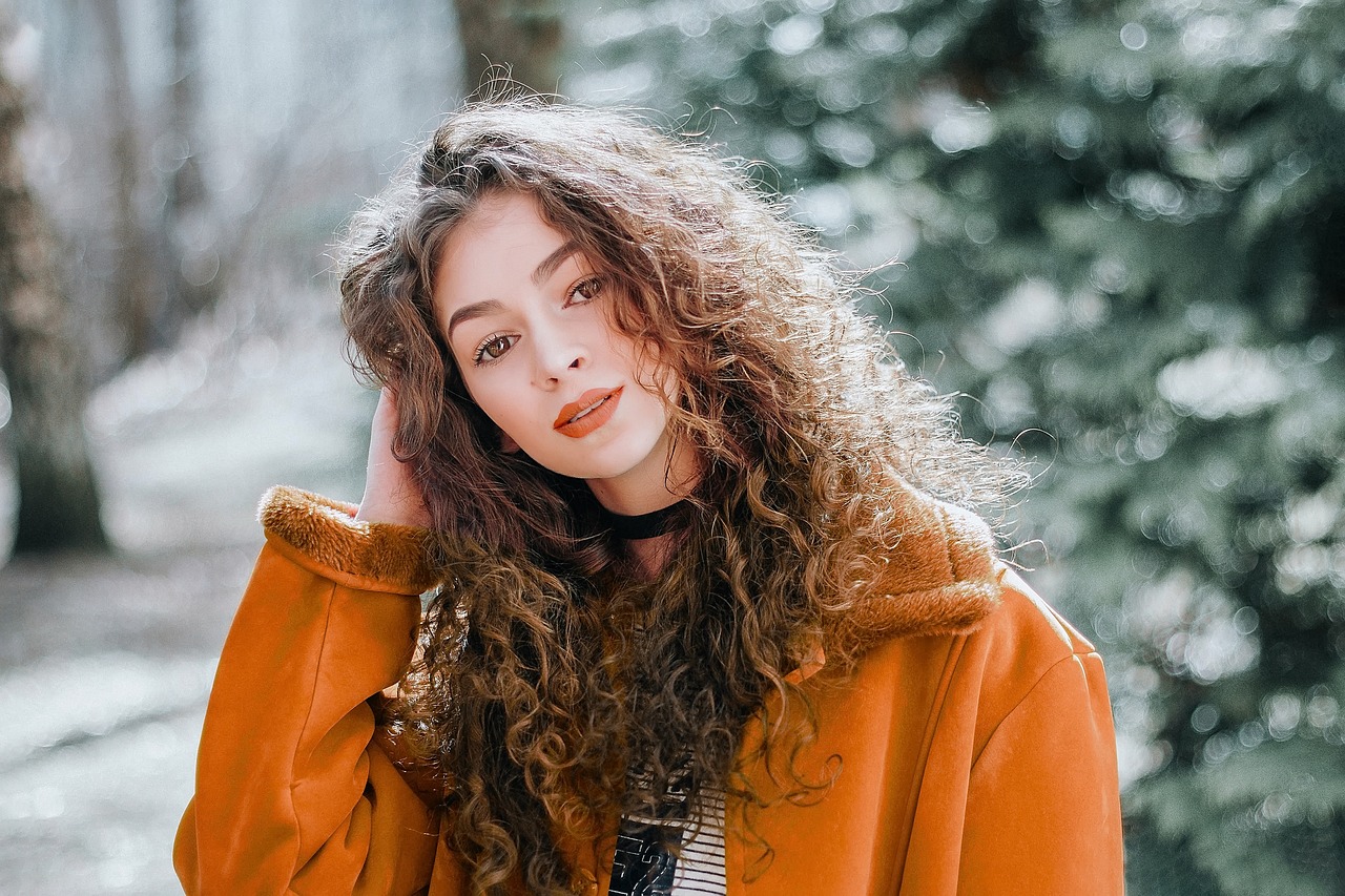 Cheveux bouclés : Les meilleures méthodes pour entretenir vos boucles !