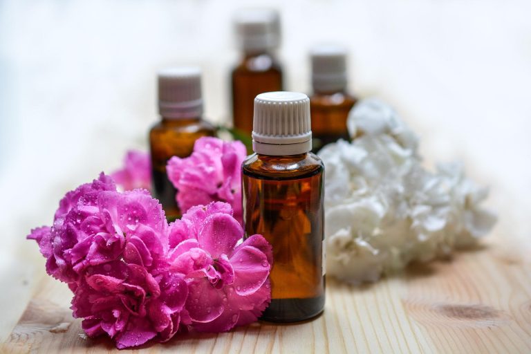 Les huiles essentielles pour soigner un ongle incarné