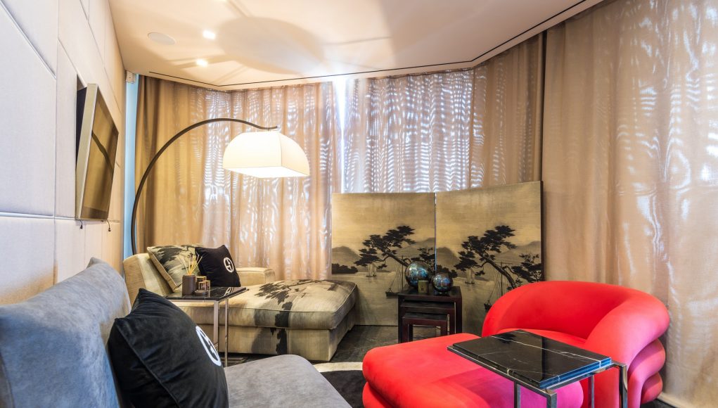 lampadaire dans une pièce lampadaire dans une pièce