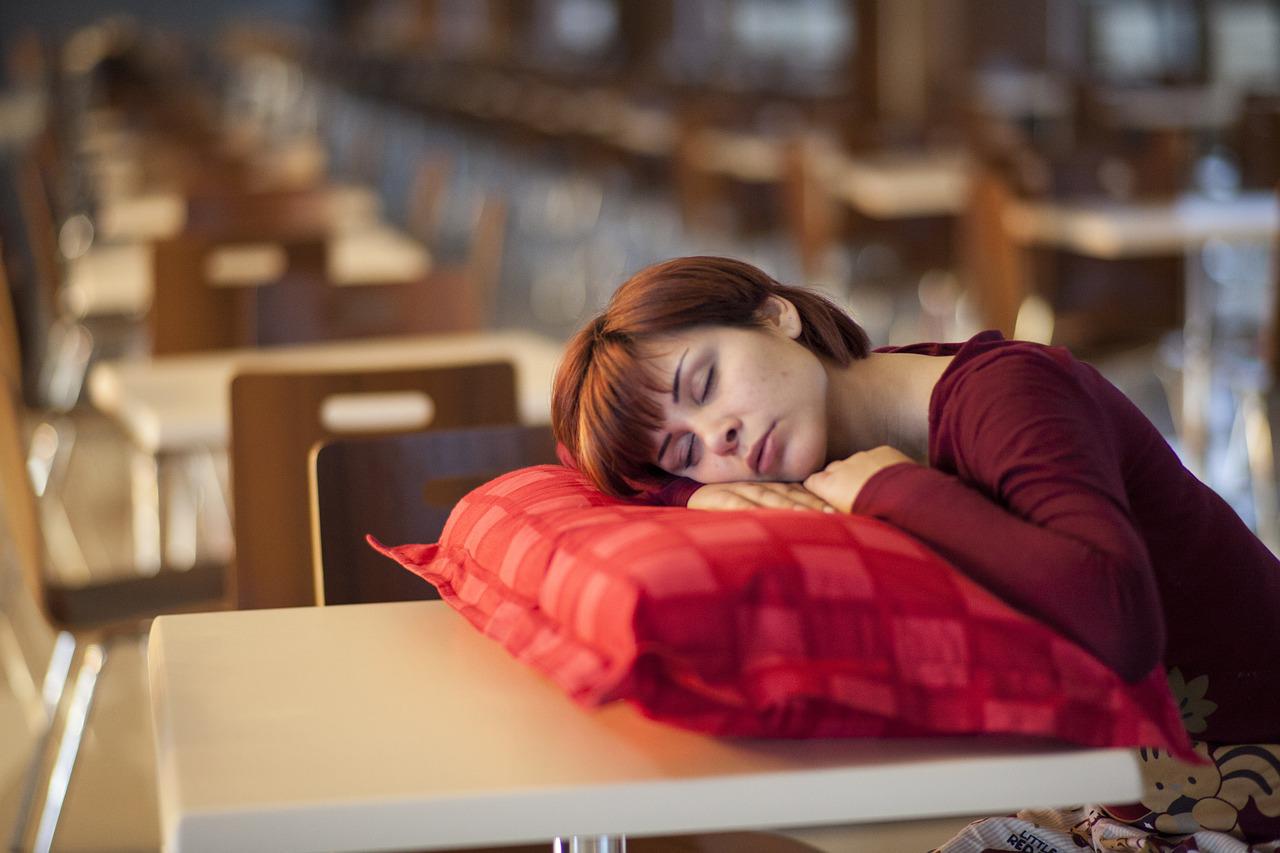 Combien d&rsquo;heures de sommeil sont nécessaires à l&rsquo;adulte ?