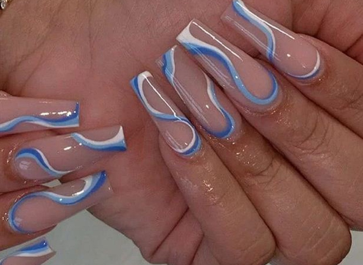 Manucure Wavy : quelle est cette nouvelle tendance de vernissage ?