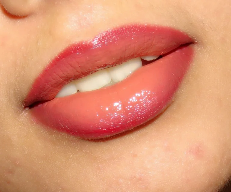 Ombré lips : la tendance tie and dye du rouge à lèvres