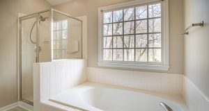 6 techniques efficaces pour déboucher une baignoire déboucher une baignoire