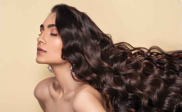 Nos conseils et astuces pour faire pousser ses cheveux rapidement