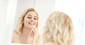 Démaquillage : 3 astuces pour bien nettoyer sa peau ! astuces démaquillage