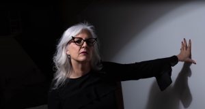 Entretenir ses cheveux blancs : comment s’y prendre ? entretenir ses cheveux blancs