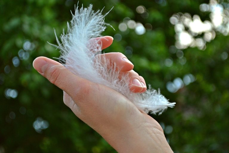 Ongles qui se dédoublent : quelles sont les causes et comment les traiter ?