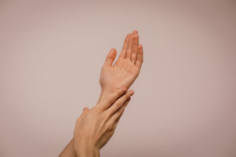 Les astuces pour éviter d’avoir les mains gercées