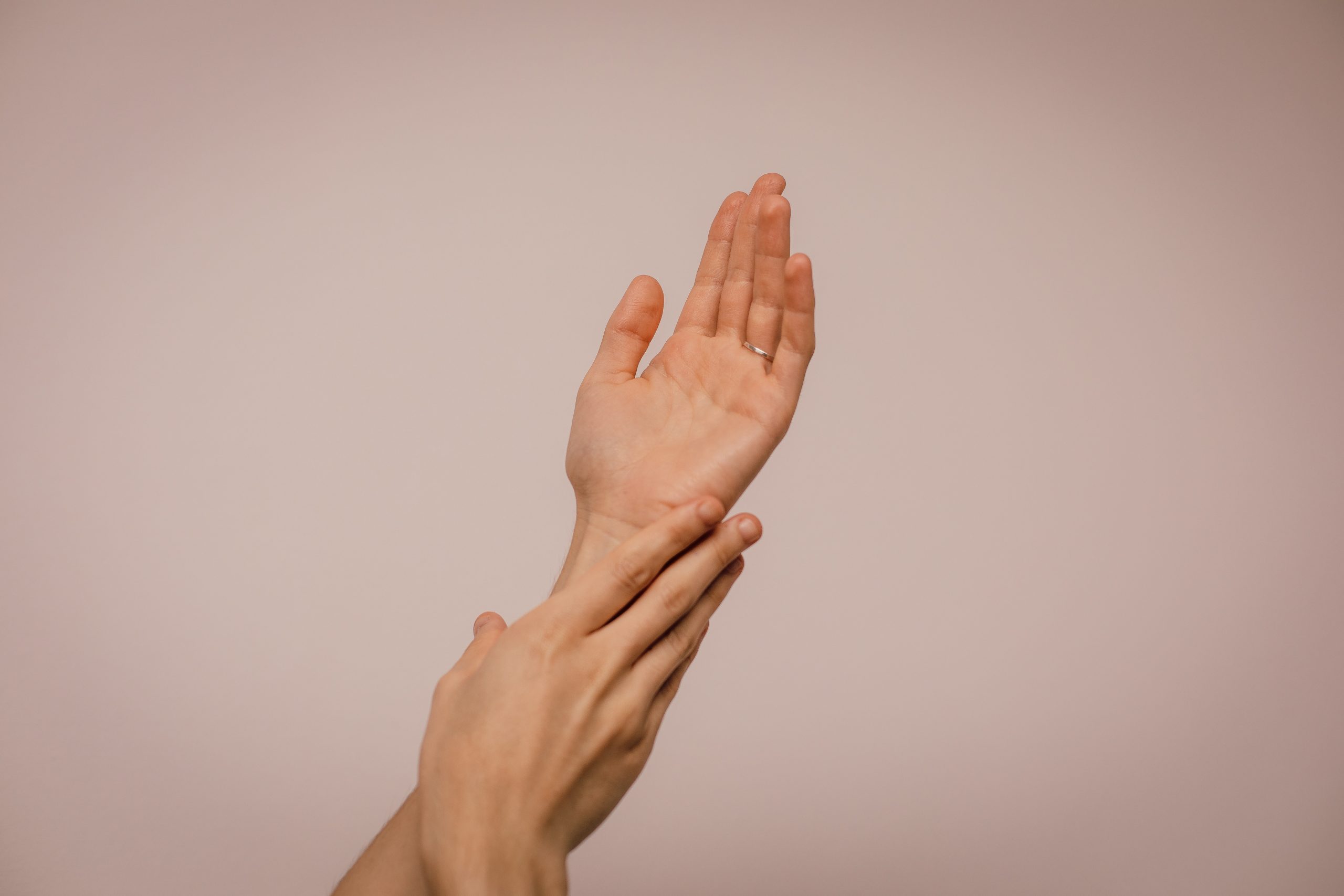 Les astuces pour éviter d’avoir les mains gercées