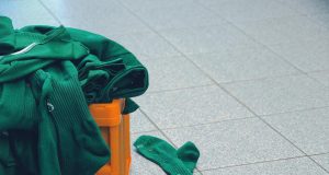 Comment enlever les mauvaises odeurs des vêtements sans les laver enlever mauvaises odeurs vêtements sans les laver