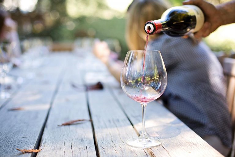 Pourquoi vous devez verser du bicarbonate de soude dans votre vin