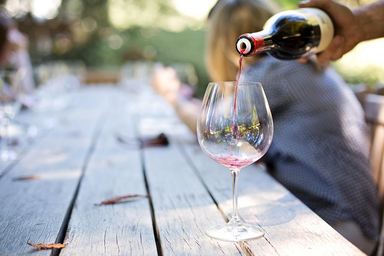 Pourquoi vous devez verser du bicarbonate de soude dans votre vin