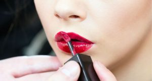 Rouge à lèvres vinyle : Le maquillage le plus tendance du moment ! Rouge à lèvre vinyle