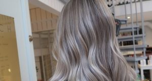 Blond cacao : La couleur de cheveux que vous verrez partout cette saison ! Blond cacao