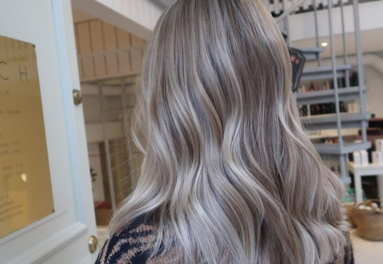 Blond cacao : La couleur de cheveux que vous verrez partout cette saison !