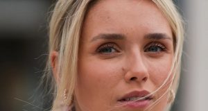 Chin Bangs : La frange que vous verrez partout cette saison ! chin bangs coiffure