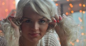 Demie queue : La coiffure tendance et facile à réaliser ! coiffure demie queue