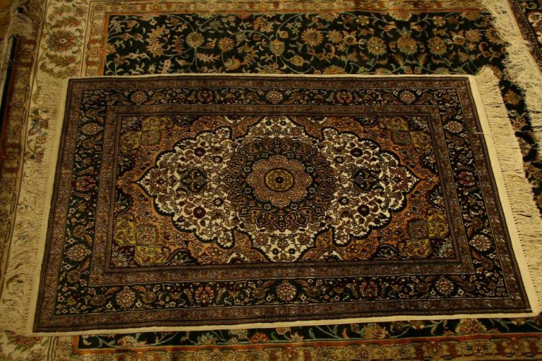 3 astuces pour retirer les tâches de votre tapis !