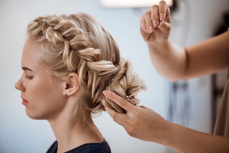 Coiffures réveillon 2022 : 5 coupes de cheveux qui vous feront resplendir !