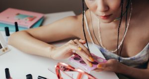 Tendances maquillage pour être radieuse par temps froid Maquillage à adopter en hiver pour le teint