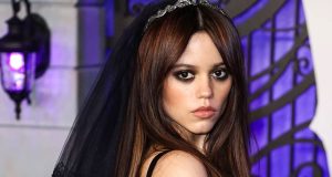 Jenna Ortega adopte le Chopped Bob, la coiffure la plus populaire ! Jenna Ortega adopte le Chopped Bob