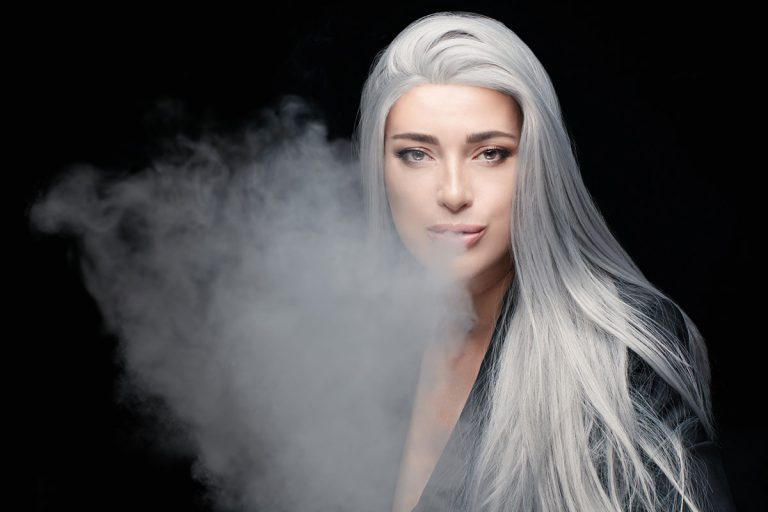 Silver Smoke : La coloration pour accepter vos cheveux gris