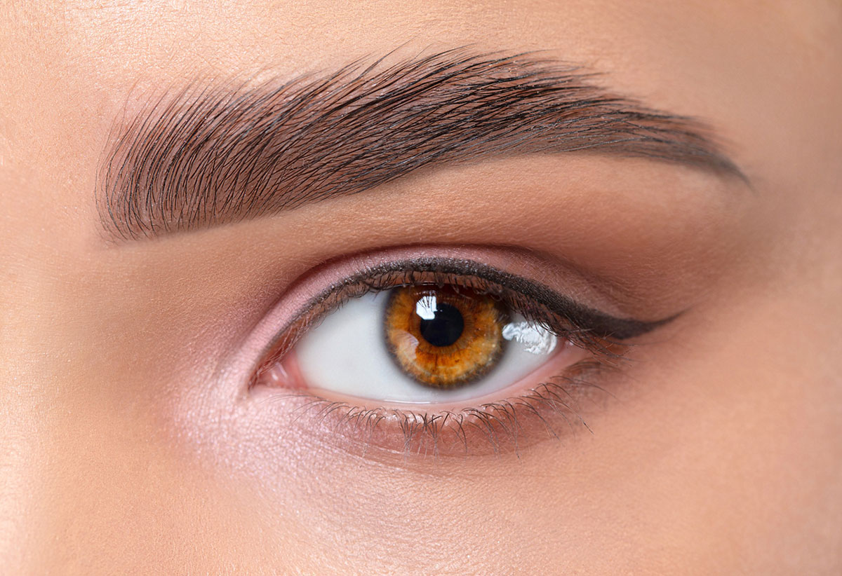 Appliquer son eye liner avec son doigt, la méthode qui cartonne !