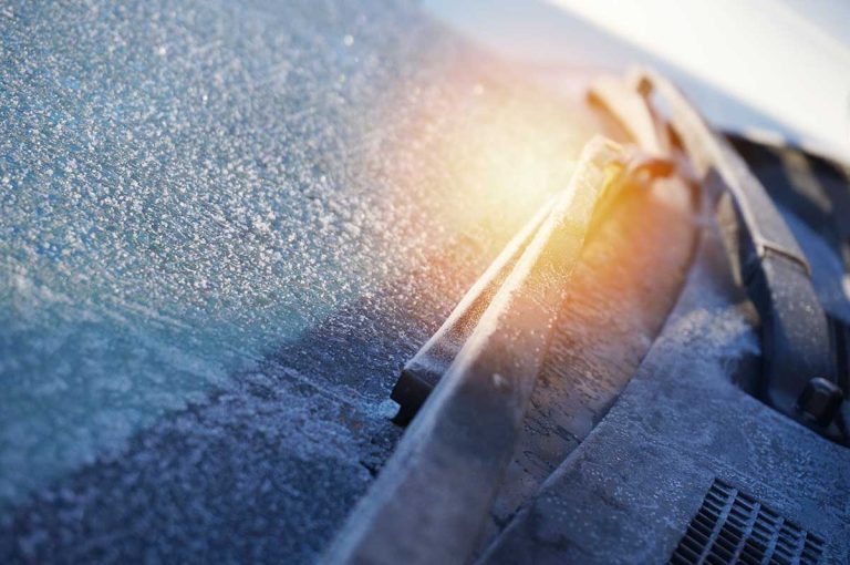 7 astuces géniales pour dégivrer les vitres de votre voiture facilement