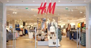 Ce pantalon H&M en cuir va vous faire de l’oeil ! pantalon H&M en cuir