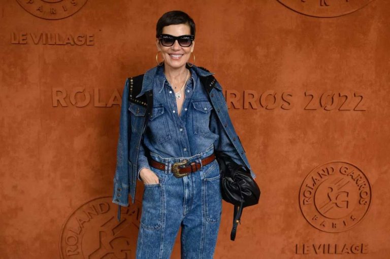 Cristina Cordula dévoile les produits indispensables de son sac à main