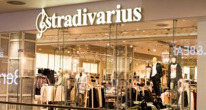 Tout le monde va porter cette jupe Stradivarius en jean jupe Stradivarius en jean