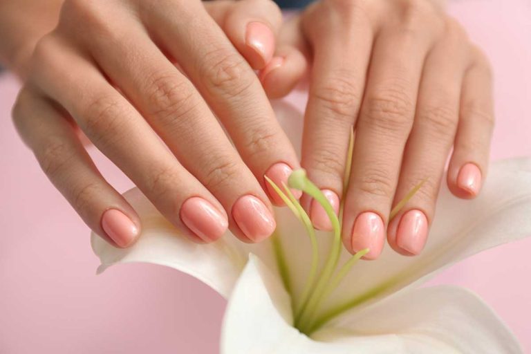 La manucure semi permanente, une tendance beauté dangereuse !