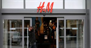 Cette robe H&M sophistiquée est incroyable robe H&M sophistiquée