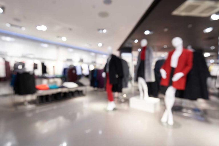 Cette veste Stradivarius en jean est parfaite pour les beaux jours