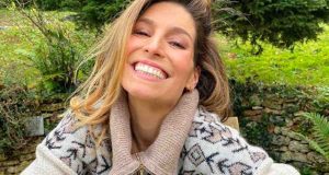 Laury Thilleman dévoile la couleur la plus tendance du printemps Laury Thilleman couleur tendance